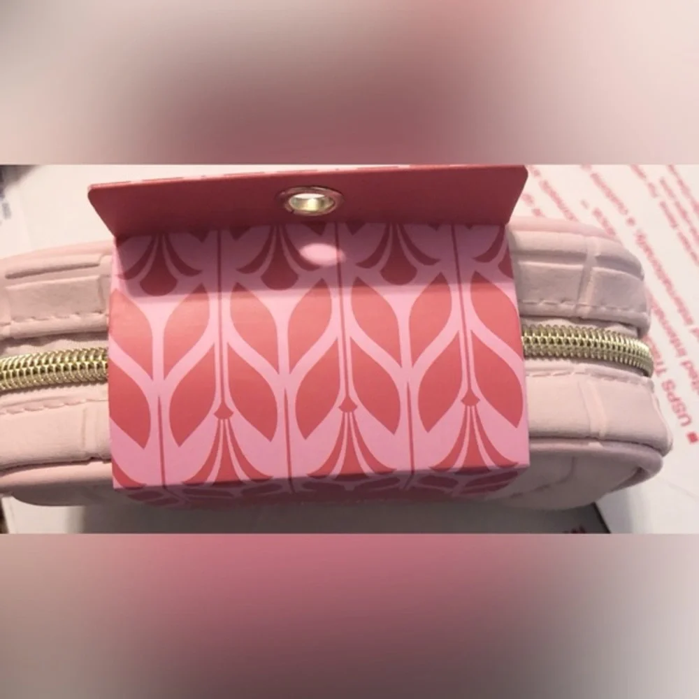 Nicole Miller 5piece 4pack lip balm set in‎ quilted pink case new